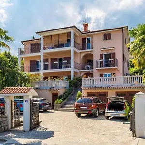 Rona Ani , Ičići Kroatien